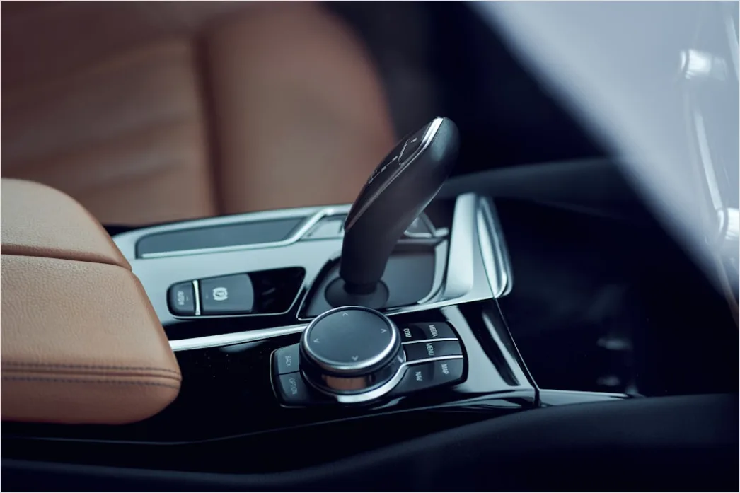 Detail Car Wireless Charging Pad Interior Close Up Number 7