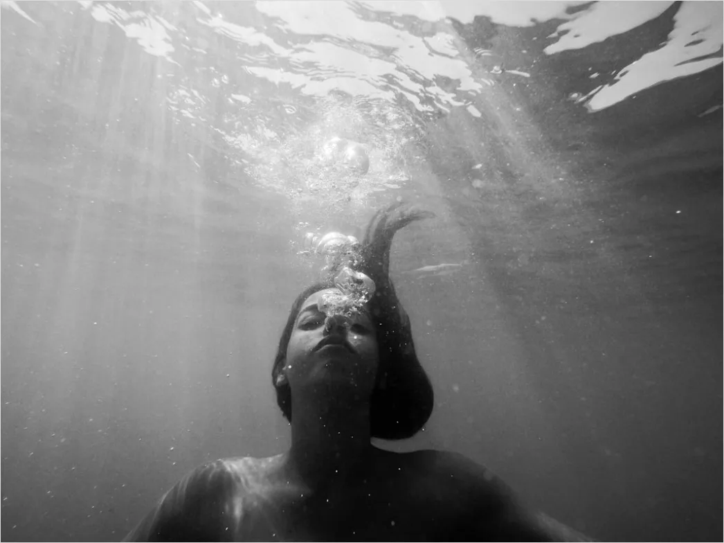 Conceptual Portrait Person Underwater Dreamy Effect 3c51