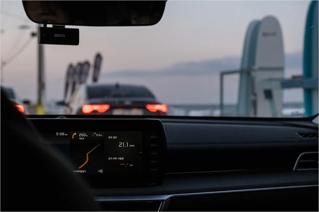 Detail Digital Rearview Mirror Display Car Interior Number 18