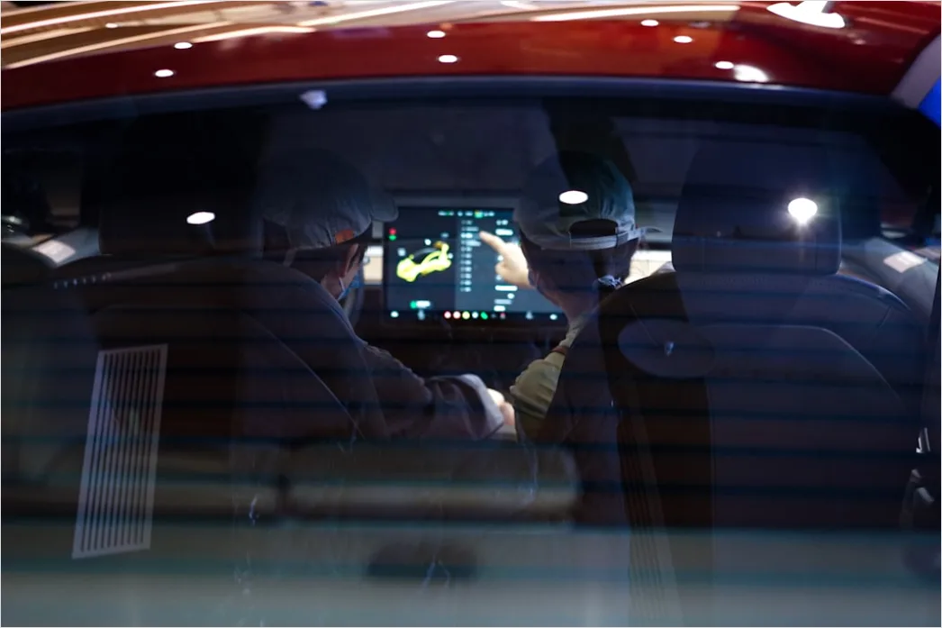 Detail Digital Rearview Mirror Display Car Interior Number 20