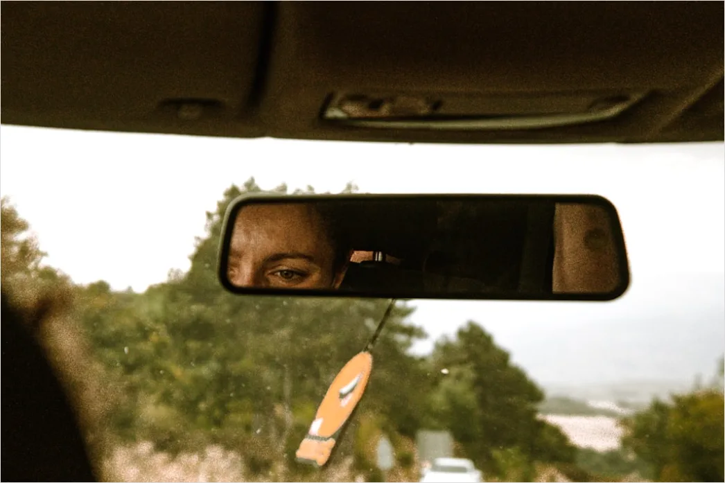 Detail Digital Rearview Mirror Display Car Interior Number 5