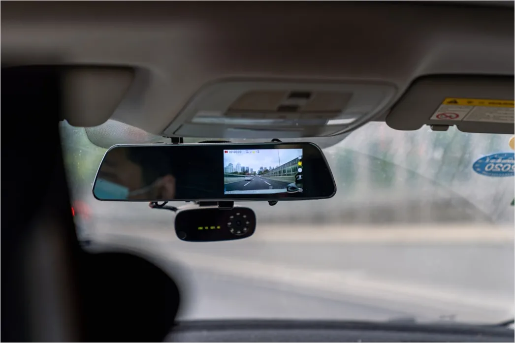 Detail Digital Rearview Mirror Display Car Interior Number 8