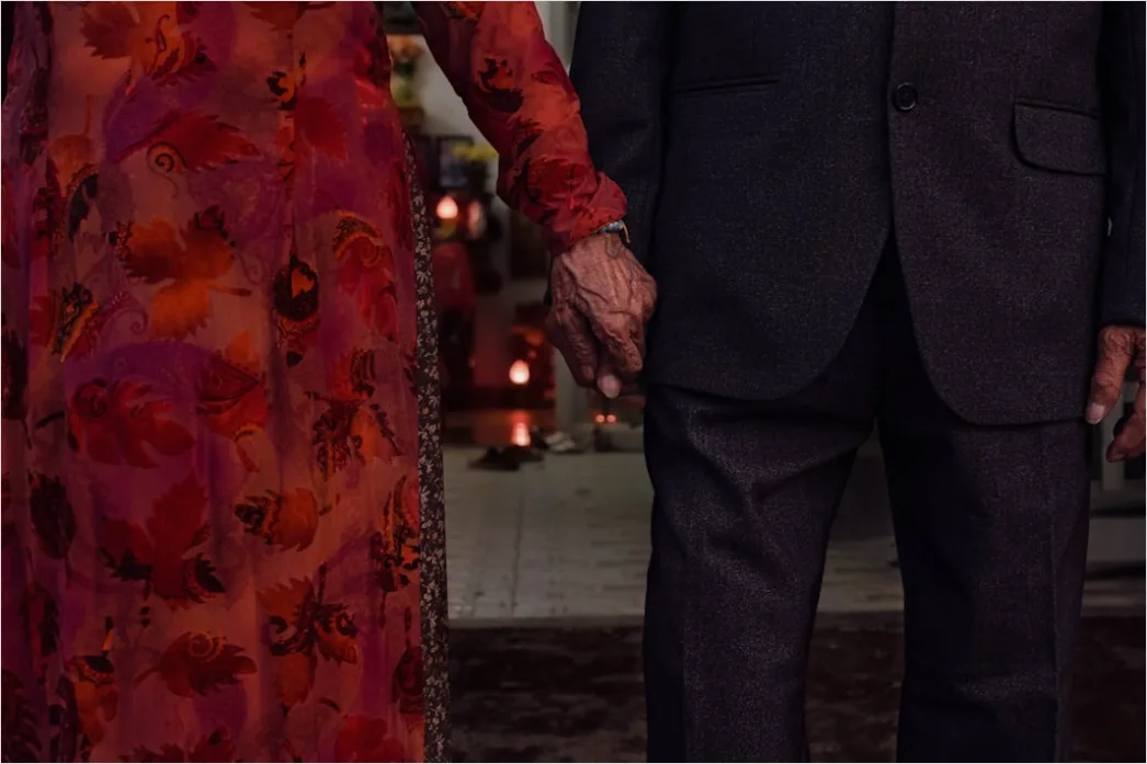 Detail Elderly Couple Portrait Holding Hands Close Up Number 20