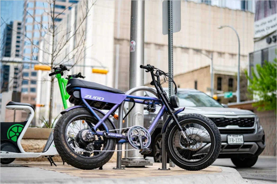 Detail Electric Motorcycle Charging Urban Setting Number 7
