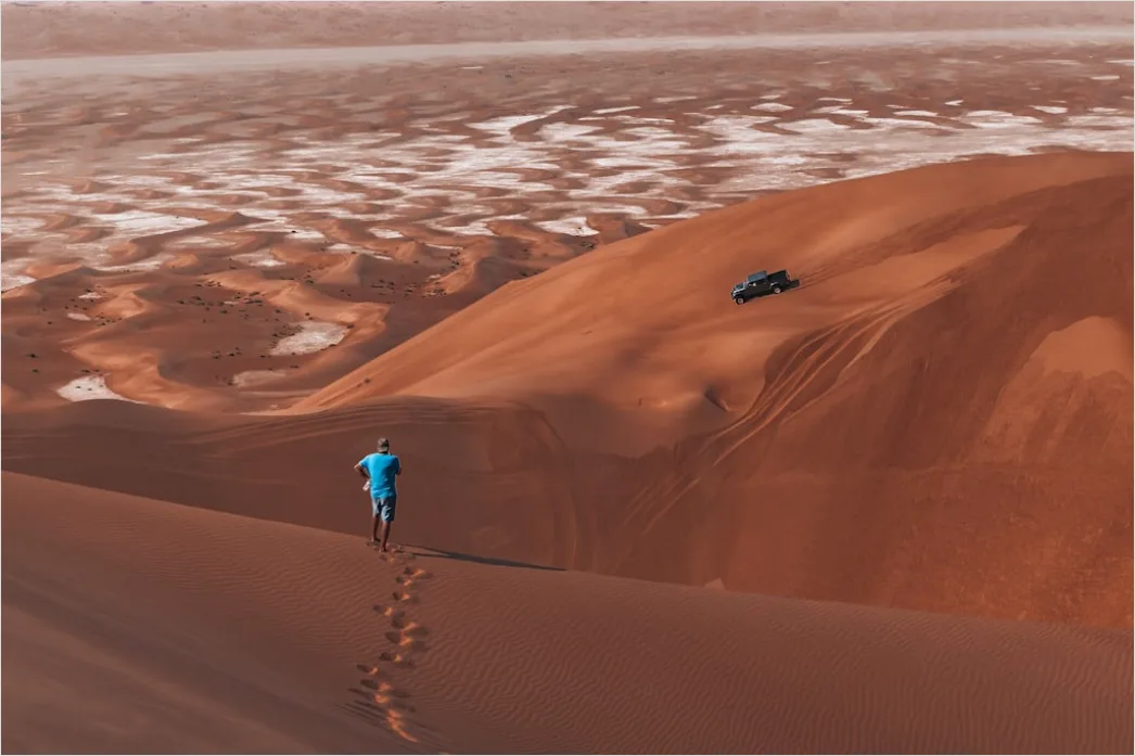 Detail Expedition Vehicle Crossing Sand Dunes Desert Number 2