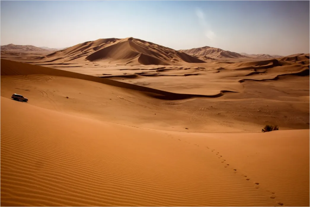 Detail Expedition Vehicle Crossing Sand Dunes Desert Number 15