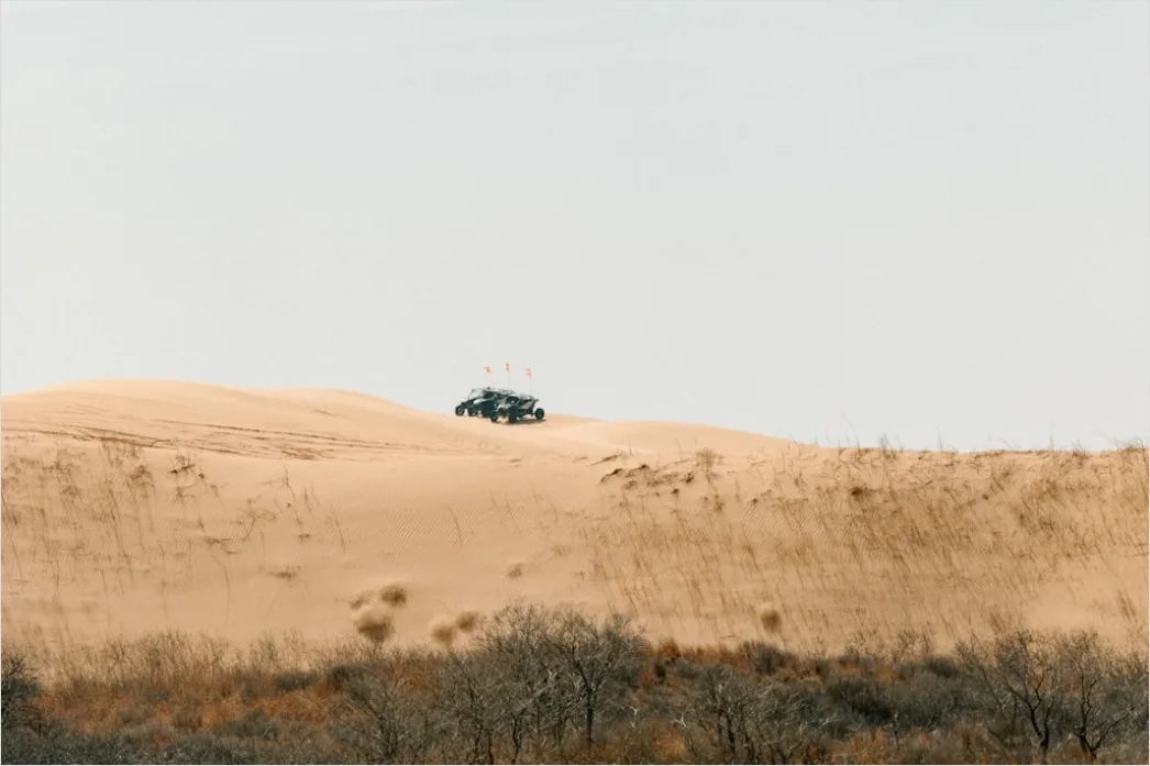 Detail Expedition Vehicle Crossing Sand Dunes Desert Number 16