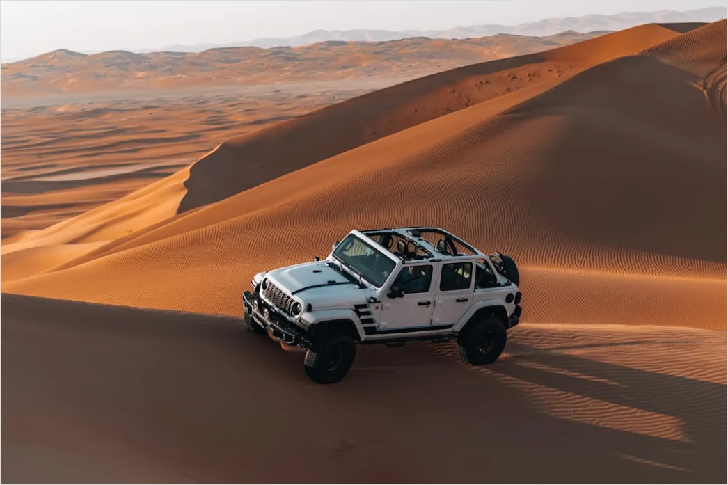 Detail Expedition Vehicle Crossing Sand Dunes Desert Number 18