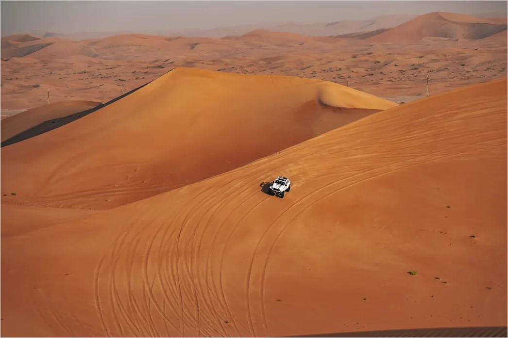 Detail Expedition Vehicle Crossing Sand Dunes Desert Number 19