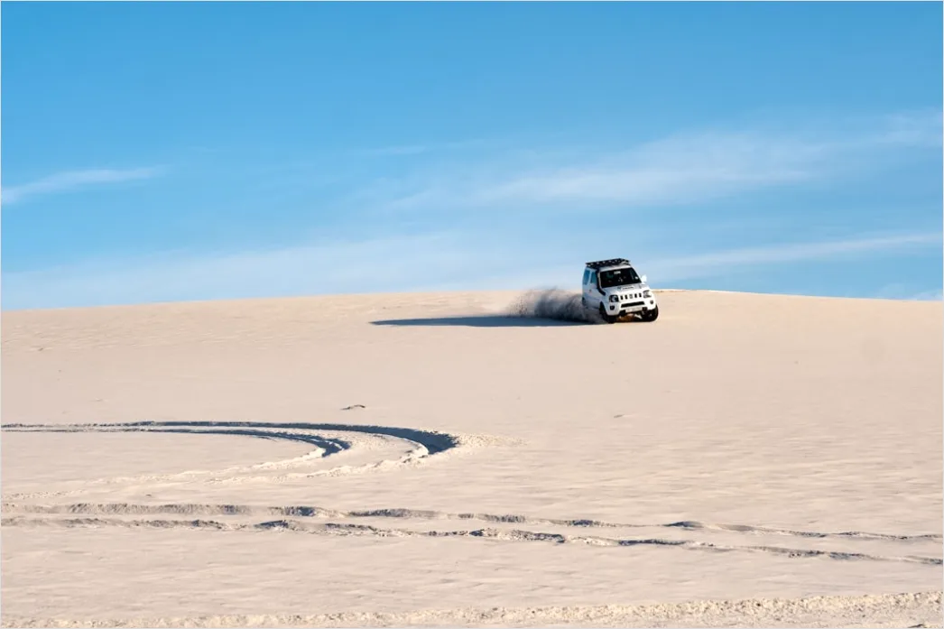Detail Expedition Vehicle Crossing Sand Dunes Desert Number 3