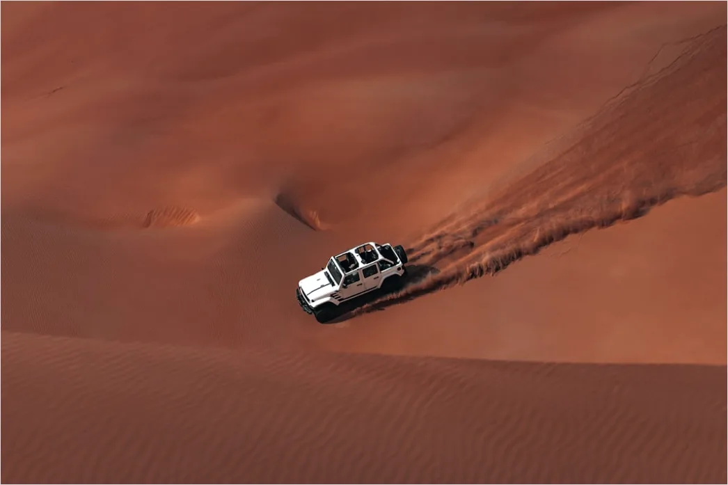 Detail Expedition Vehicle Crossing Sand Dunes Desert Number 4