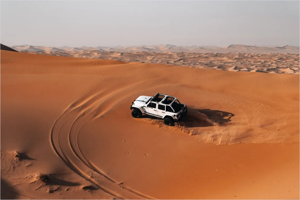 Detail Expedition Vehicle Crossing Sand Dunes Desert Number 9