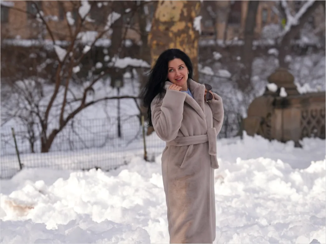 Family Portrait Winter Coats Outdoor Snowy Scene Da28