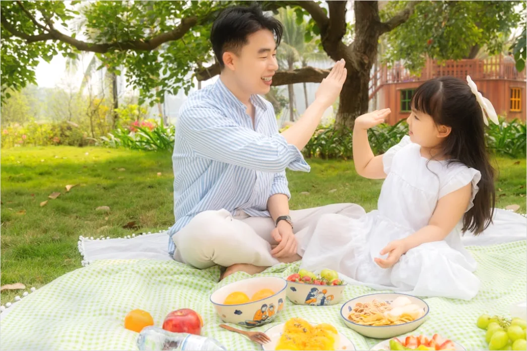 Detail Father And Daughter Portrait Laughing Outdoor Number 9