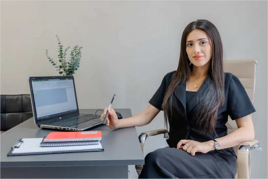 Detail Female Entrepreneur Portrait Working Desk Setup Number 2
