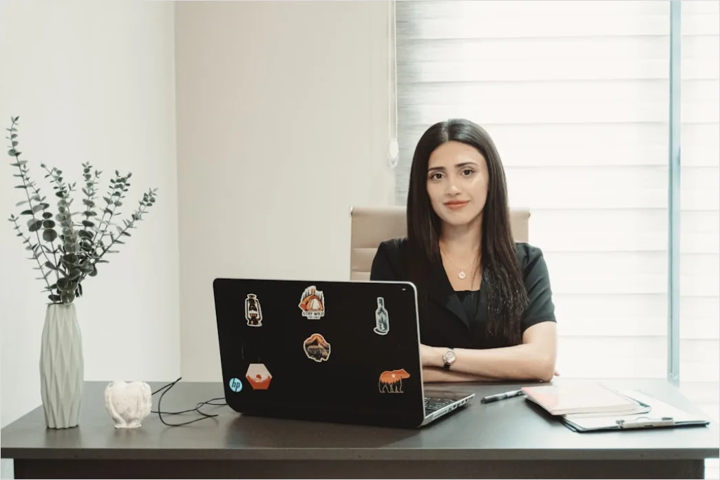 Detail Female Entrepreneur Portrait Working Desk Setup Number 19