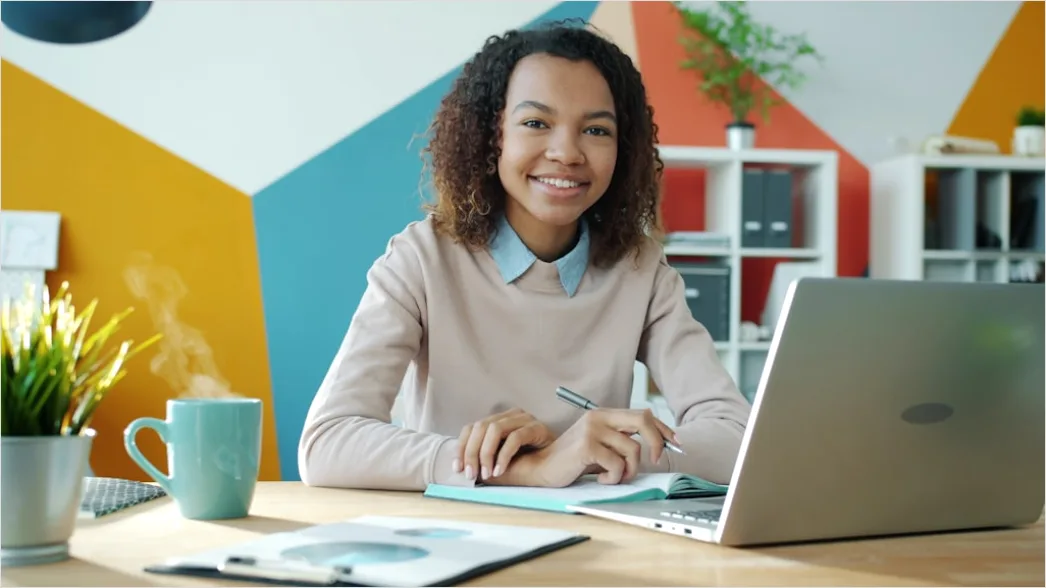 Detail Female Entrepreneur Portrait Working Desk Setup Number 5