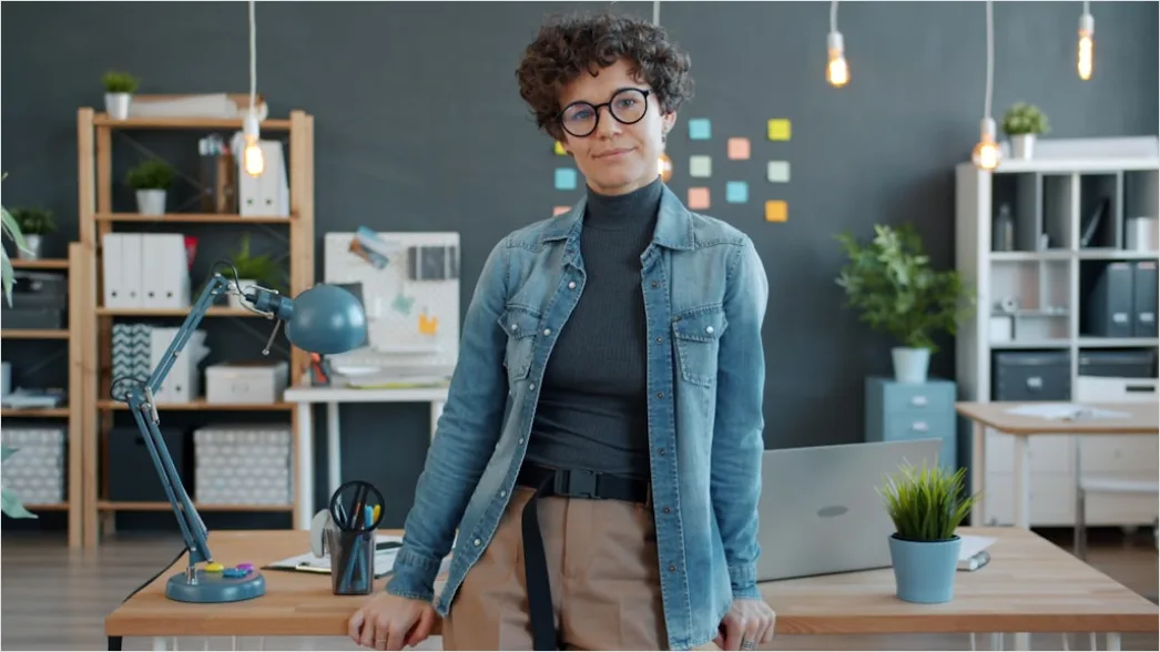 Detail Female Entrepreneur Portrait Working Desk Setup Number 7