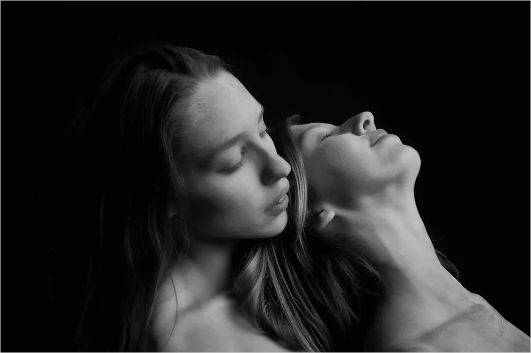 Detail Fine Art Portrait Couple Artistic Black And White Number 15