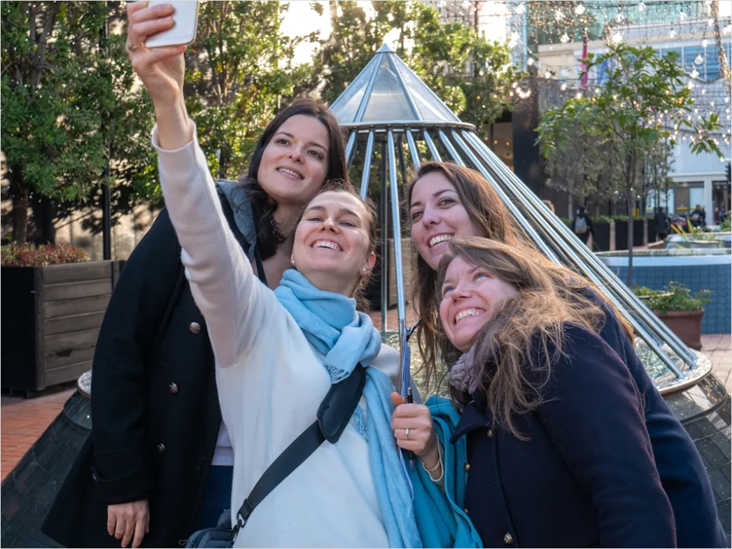 Geburtstag Freunde Gruppe Selfie Lachen 11dd