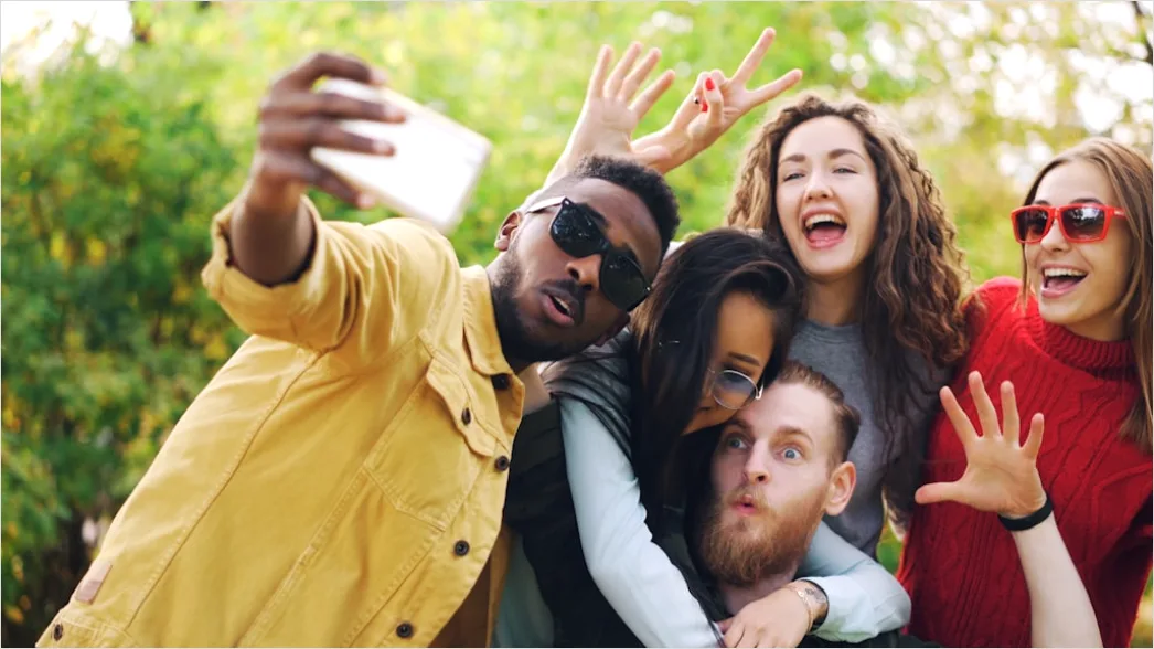 Detail Geburtstag Freunde Gruppe Selfie Lachen Number 11
