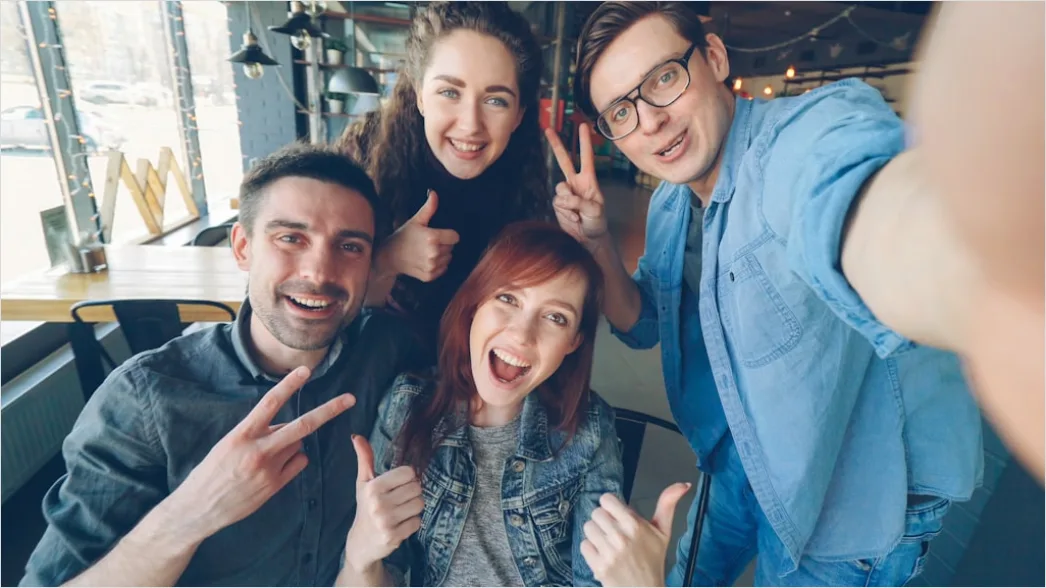 Detail Geburtstag Freunde Gruppe Selfie Lachen Number 14
