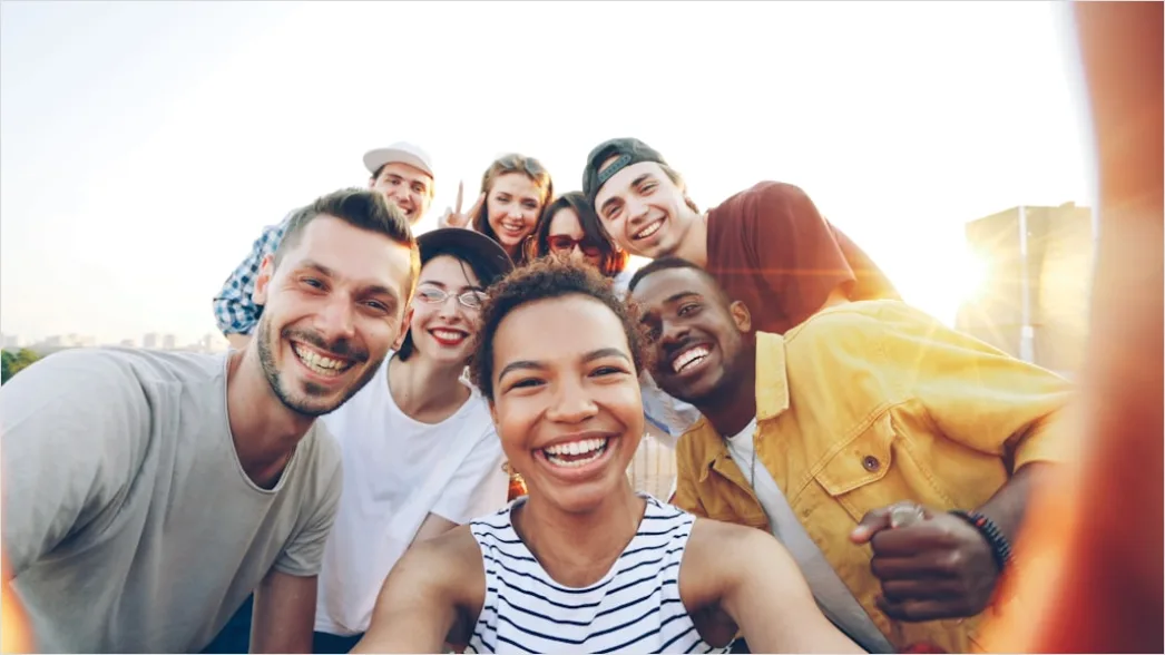 Detail Geburtstag Freunde Gruppe Selfie Lachen Number 18