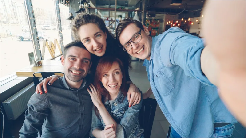 Detail Geburtstag Freunde Gruppe Selfie Lachen Number 7