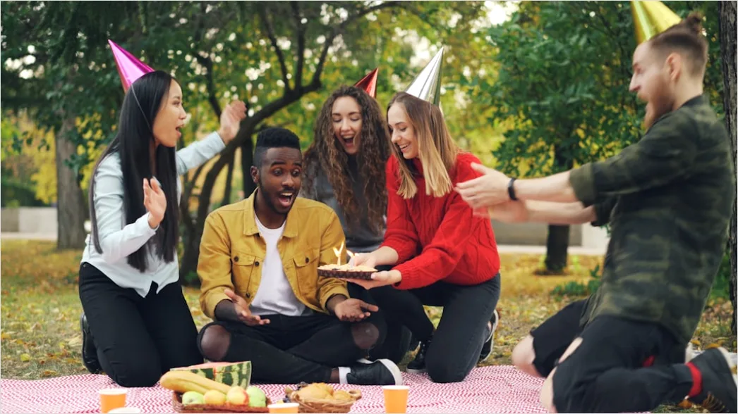 Detail Geburtstag überraschungsparty Gruppe Lachen Feiern Number 16