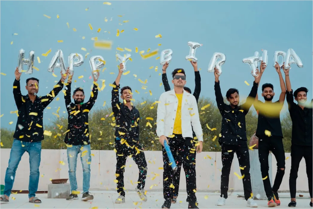 Detail Geburtstag überraschungsparty Gruppe Lachen Feiern Number 17