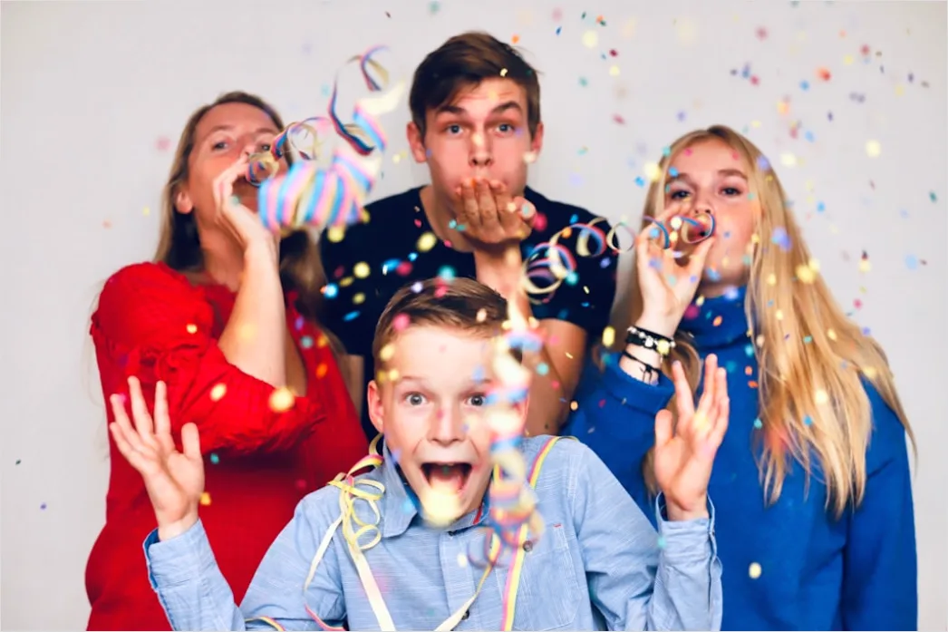 Detail Geburtstag überraschungsparty Gruppe Lachen Feiern Number 6