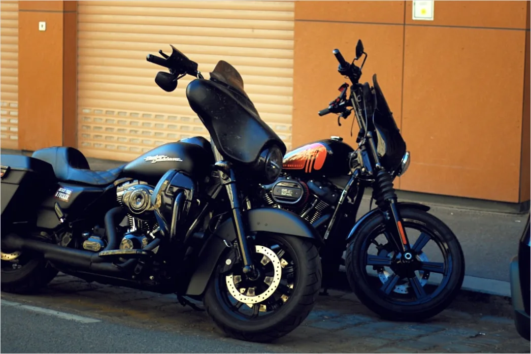 Harley Davidson Cruiser Parked Urban Street 8eff