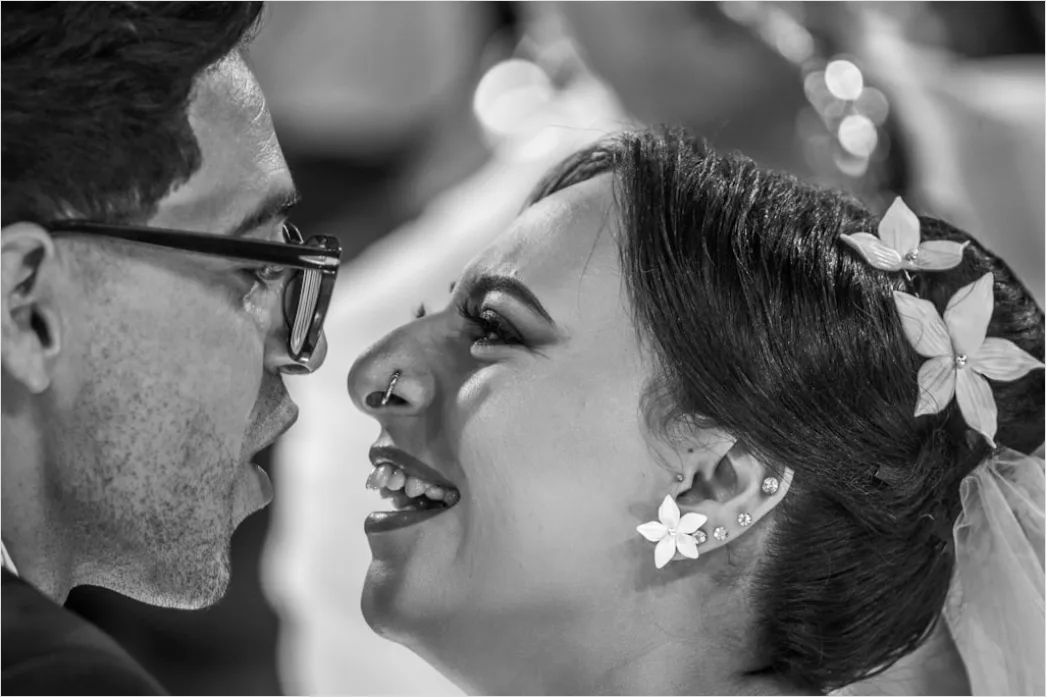 Detail Hochzeit Konfetti Moment Brautpaar Lachen Number 4