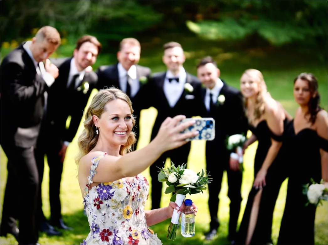 Detail Hochzeitsgesellschaft Gruppenfoto Outdoor Sonnig Number 18