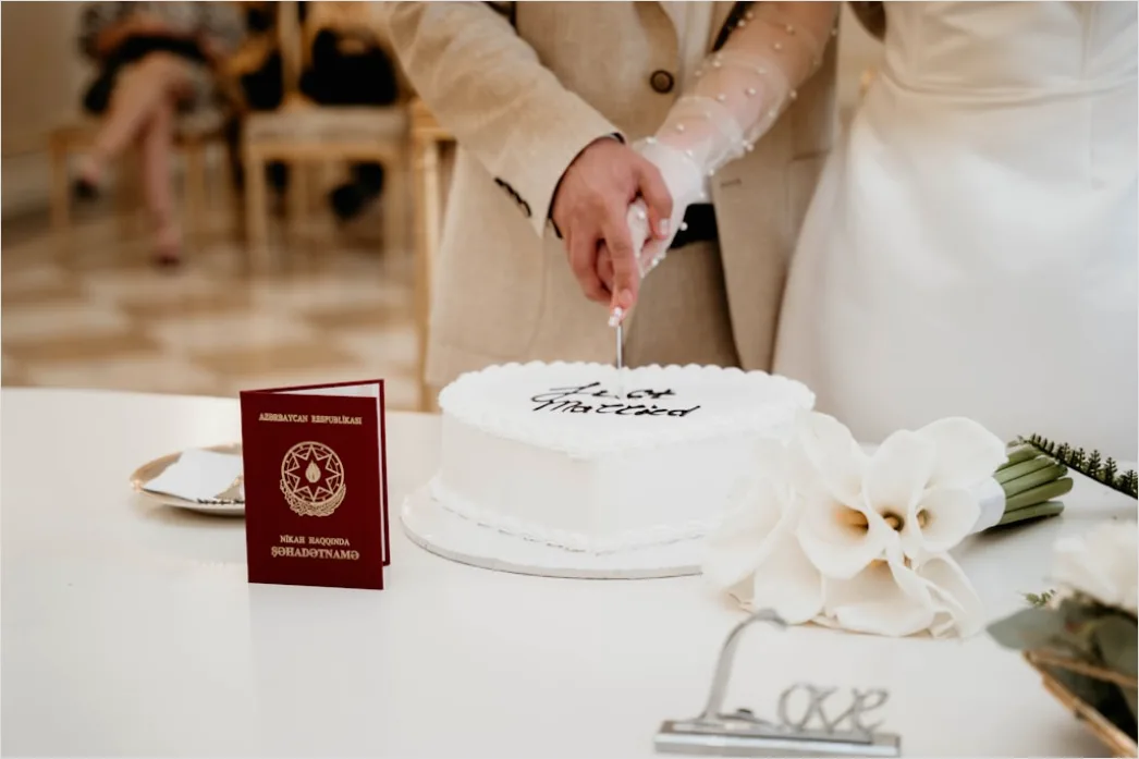 Detail Hochzeitstorte Anschneiden Brautpaar Moment Number 2
