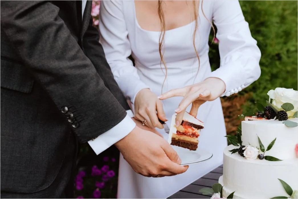 Detail Hochzeitstorte Anschneiden Brautpaar Moment Number 8