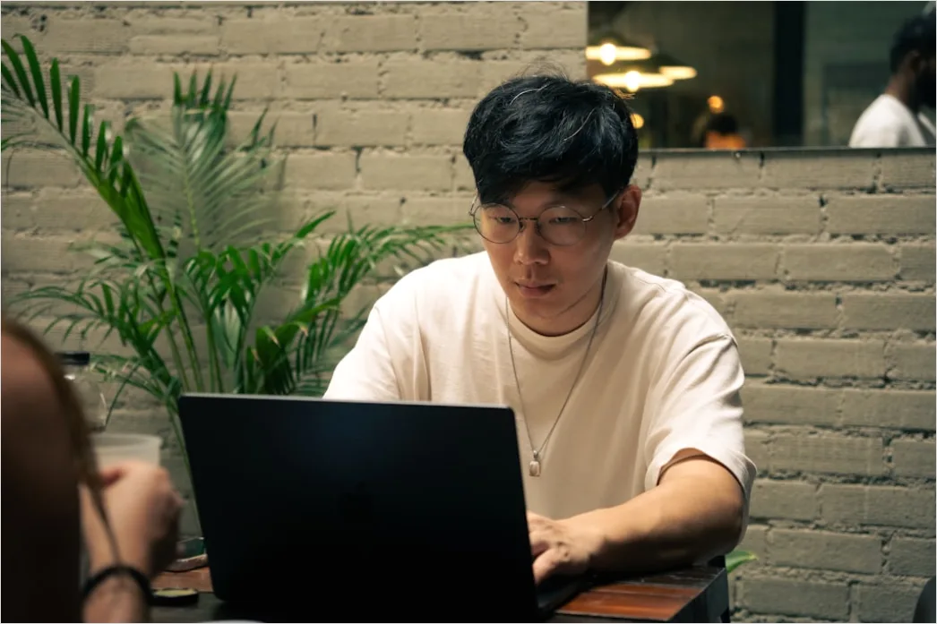 Lifestyle Portrait Man Working Laptop Coffee Shop Cb47