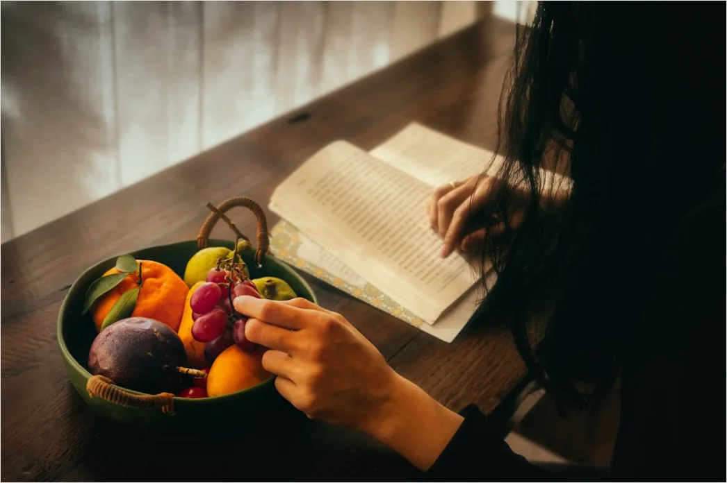 Lifestyle Portrait Woman Journaling Morning Light Fe67
