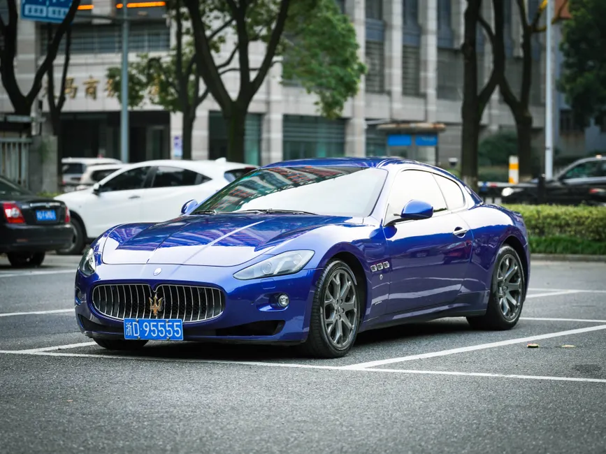 Detail Maserati Luxury Sedan Parked City Street Night Number 6