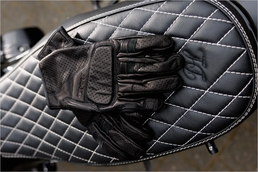 Detail Motorcycle Helmet And Gloves Flat Lay Detail Number 12