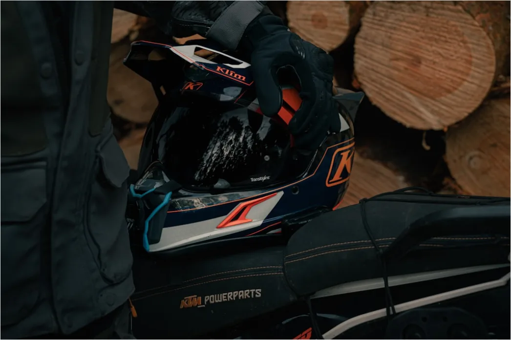 Detail Motorcycle Helmet And Gloves Flat Lay Detail Number 5