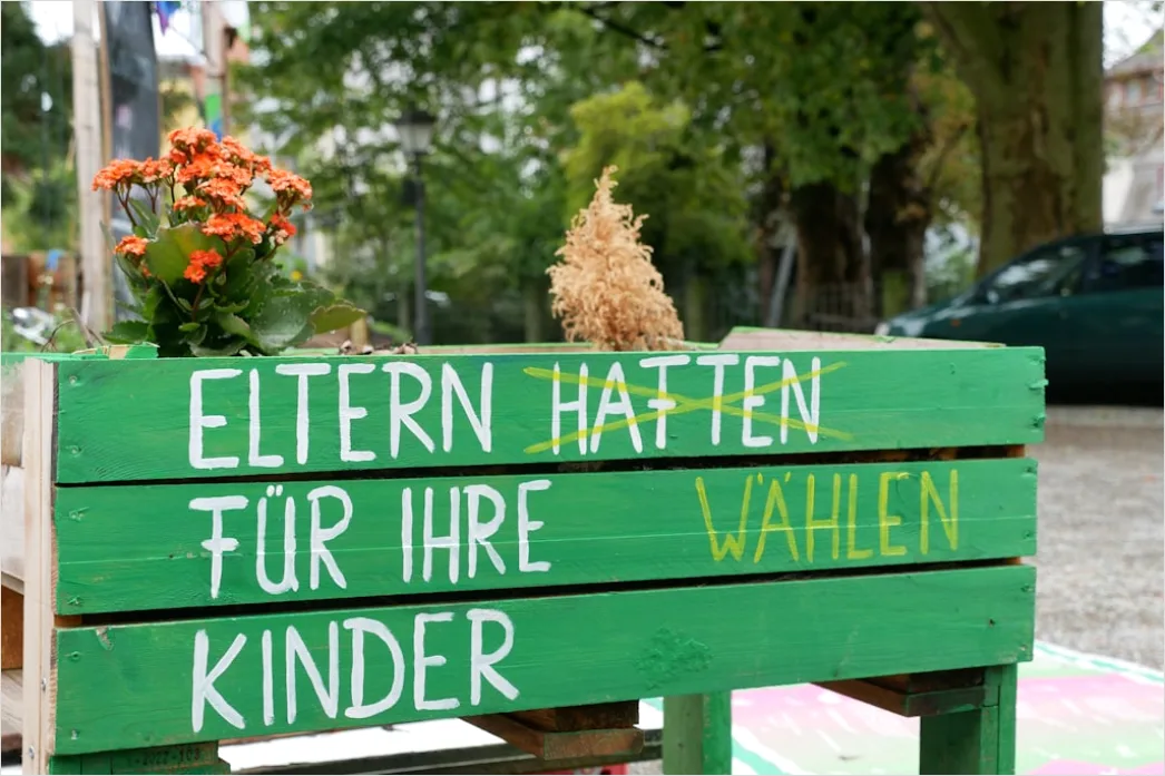 Ostern Eiersuche Garten Kind Freude 4b52