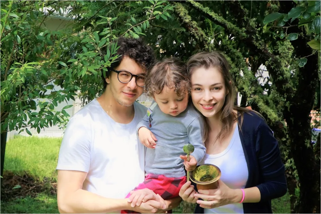 Ostern Familie Portrait Garten Fruehling 988d