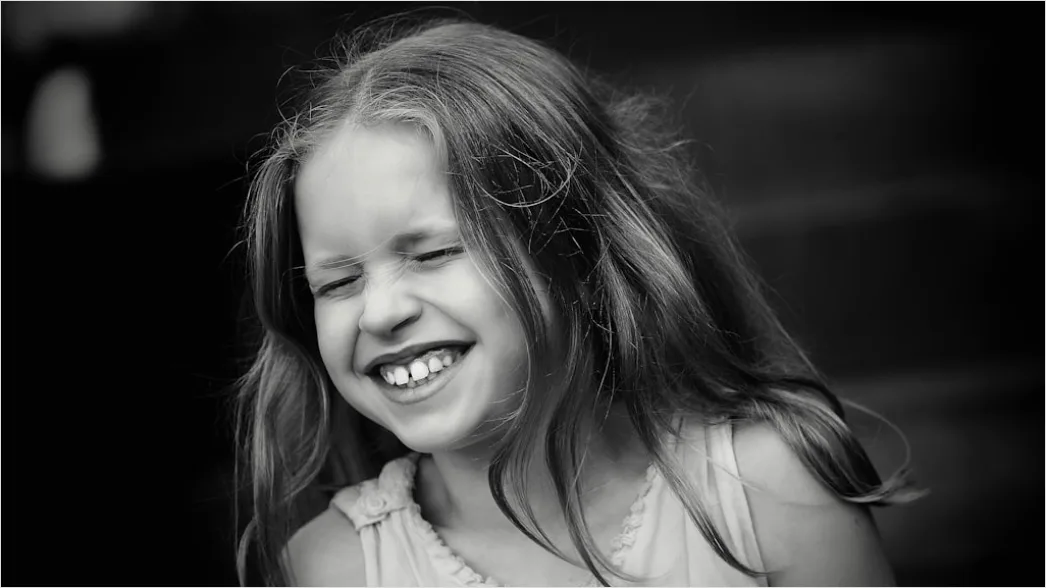 Detail Ostern Kind Portrait Korb Eier Lachen Number 3