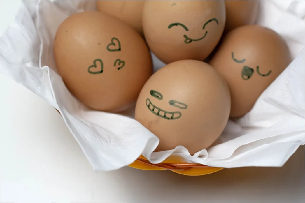 Detail Ostern Kind Portrait Korb Eier Lachen Number 4