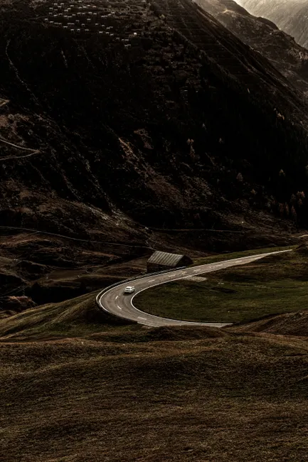 Detail Porsche 911 Classic On Winding Road Landscape Number 20