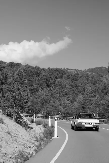 Detail Porsche 911 Classic On Winding Road Landscape Number 7