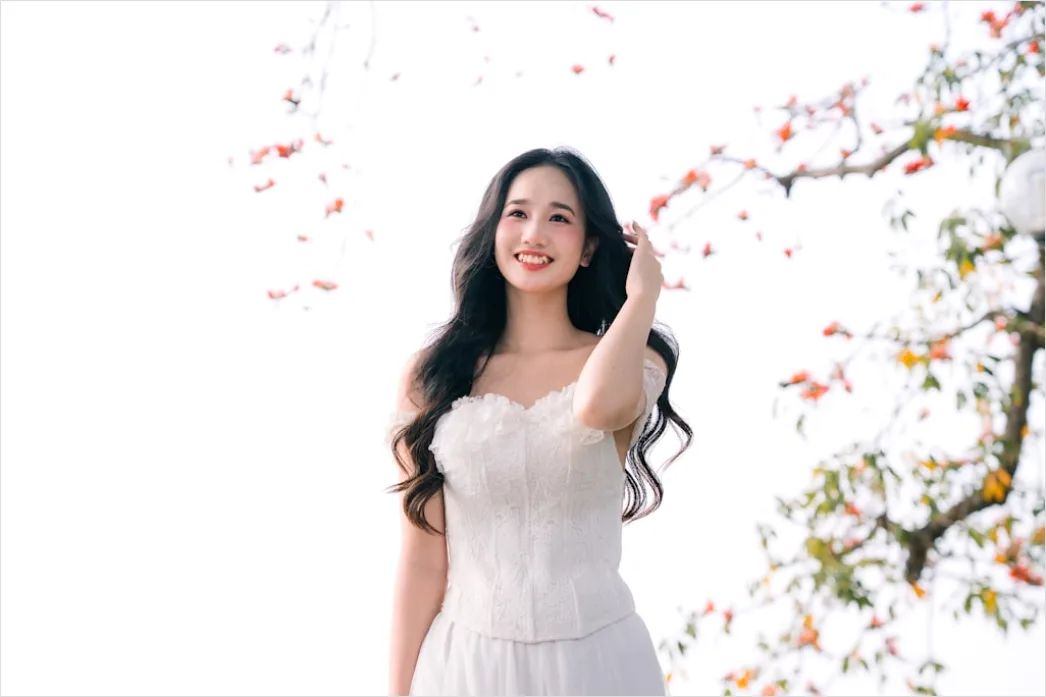 Portrait Asian Woman Smiling Natural Outdoor Light 72cc