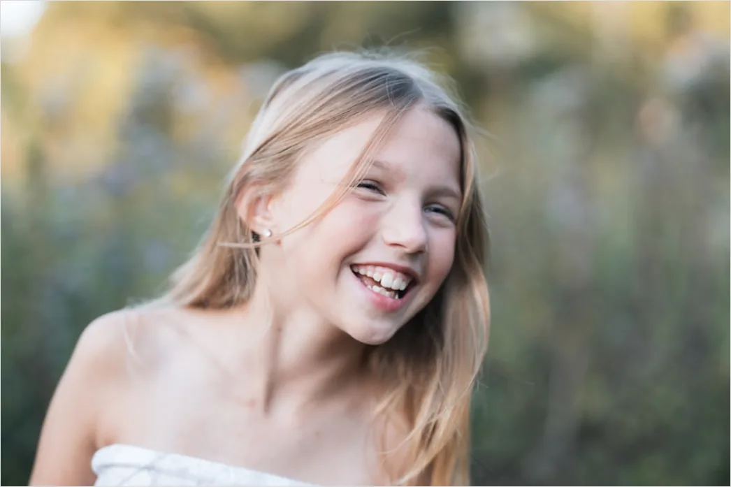 Portrait Person Joyful Carefree Expression Outdoor D1a5