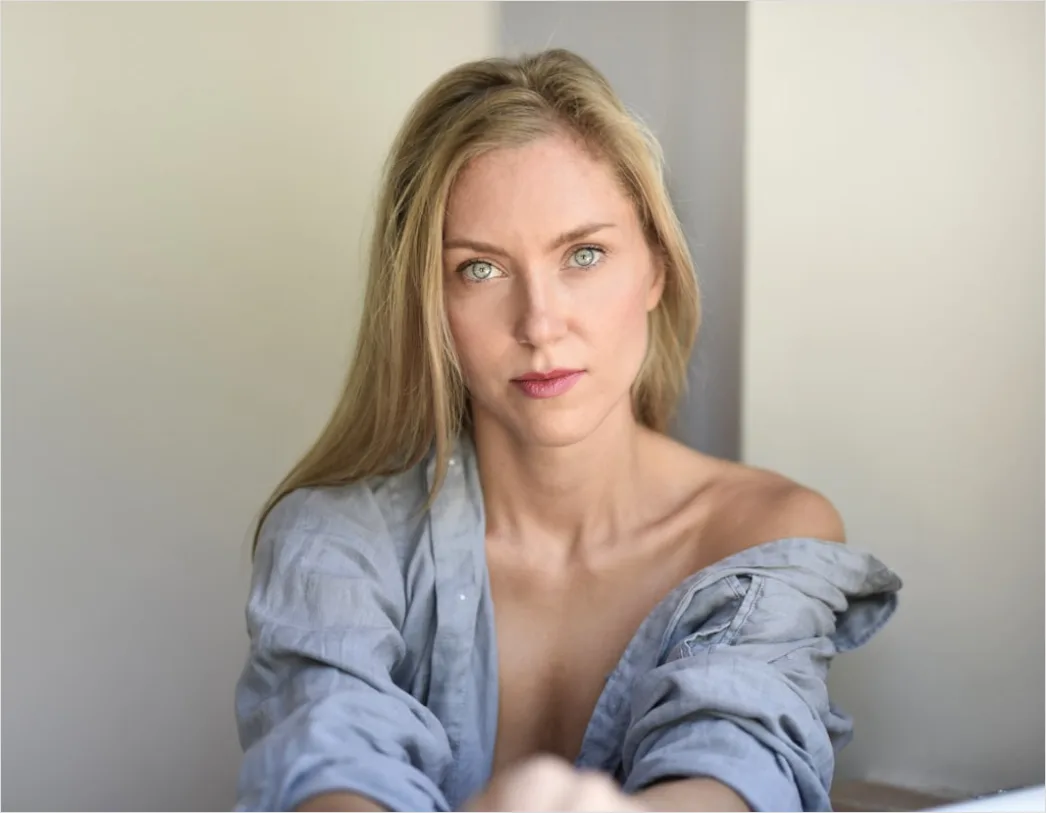 Detail Professional Woman Portrait Natural Light Window Number 13